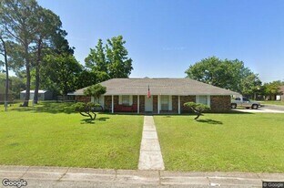 2400 E Birch Dr in Gulfport, MS - Building Photo