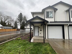 2227 D St in Forest Grove, OR - Building Photo - Building Photo