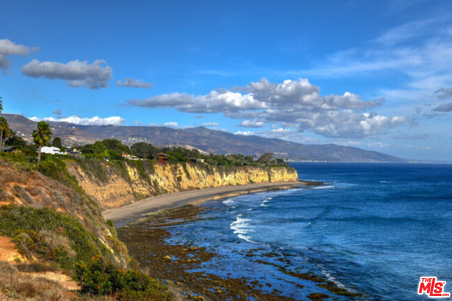 7322 Birdview Ave in Malibu, CA - Building Photo - Building Photo