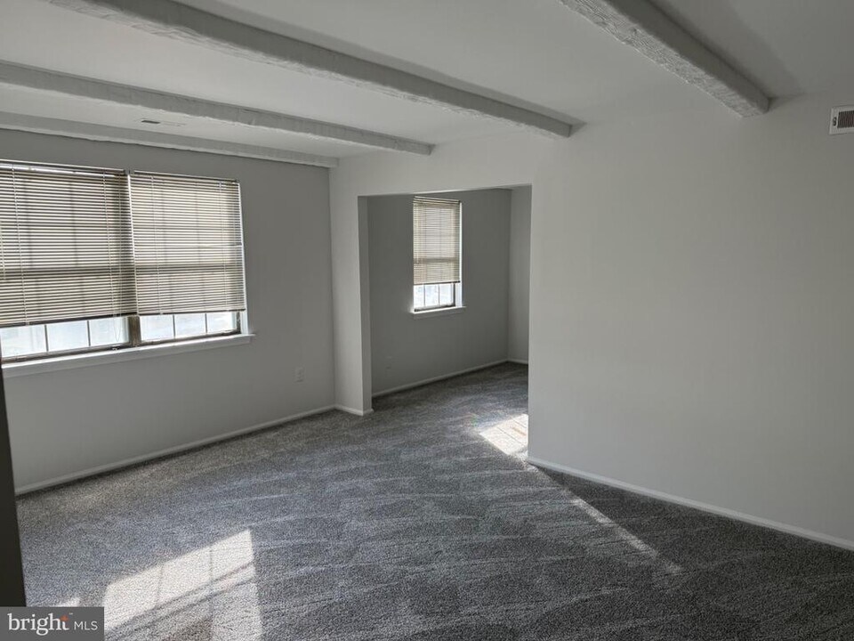 10 ROBERT TREAT PAINE in Gloucester Township, NJ - Building Photo