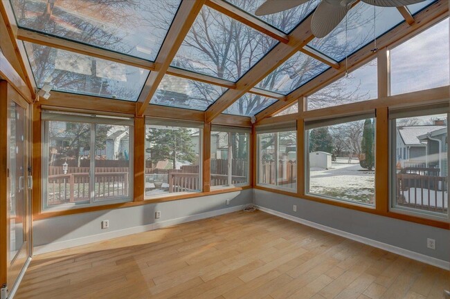 property at 7 S Thompson Dr