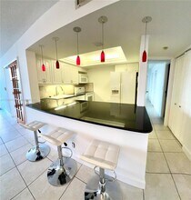 2049 S Ocean Dr, Unit 606 in Hallandale Beach, FL - Foto de edificio - Building Photo