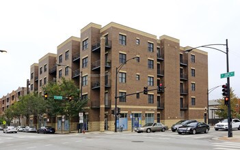 201-211 E 31st St in Chicago, IL - Foto de edificio - Building Photo