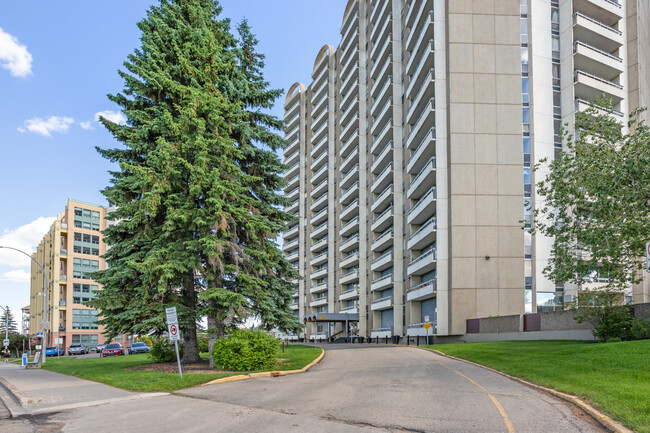 10883 Saskatchewan Dr NW in Edmonton, AB - Building Photo - Building Photo