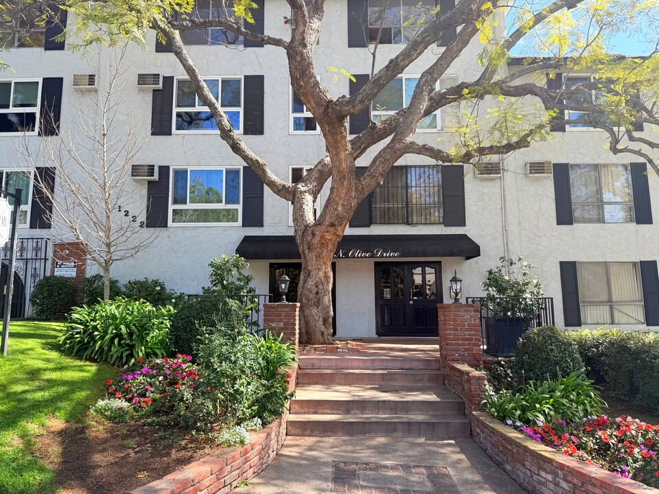 1222 N Olive Dr, Unit 102 in West Hollywood, CA - Building Photo