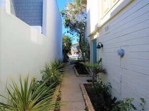 2331 Victoria Ave in Oxnard, CA - Building Photo - Building Photo