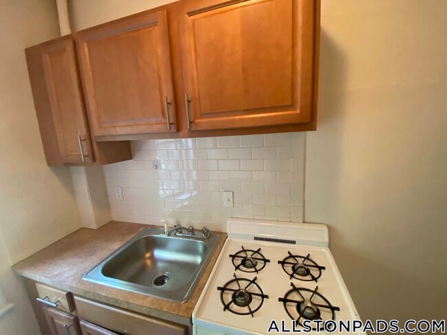 1148 Commonwealth Ave, Unit 33