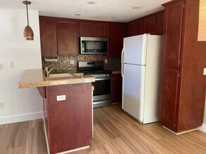 325 N Melrose Dr in Vista, CA - Building Photo - Building Photo