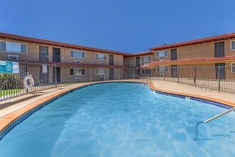 Oakridge Apartments in Antioch, CA - Building Photo - Building Photo