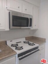 11908 DOROTHY St-Unit -207 in Los Angeles, CA - Foto de edificio - Building Photo