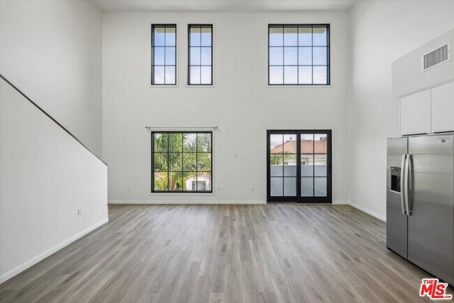 951 S Wilton Pl in Los Angeles, CA - Building Photo - Building Photo