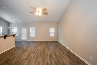 2521 Meadow Crossing Dr in Dallas, NC - Building Photo - Building Photo