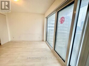 100 Harbour St in Toronto, ON - Building Photo - Building Photo