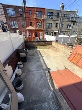 2068 33rd St, Unit 1 in Astoria, NY - Foto de edificio - Building Photo