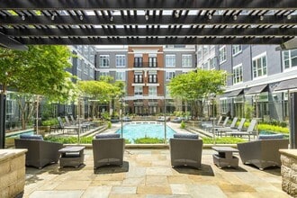 Towson Promenade in Towson, MD - Foto de edificio - Building Photo