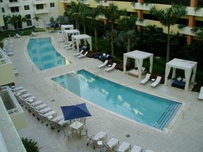 The Seabreeze Apartments in North Miami Beach, FL - Building Photo - Building Photo