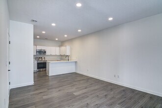 780 Oak Moss Pl in River Falls, WI - Foto de edificio - Building Photo