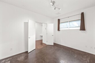 921 Westbrook Dr in Charlotte, NC - Building Photo - Building Photo
