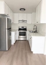 Los Codona in Torrance, CA - Building Photo - Interior Photo