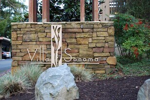 Spacious 2 Bed in Beautiful Complex! in Kirkland, WA - Building Photo