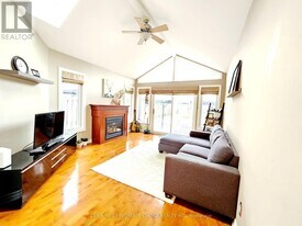 7275 Corrine Crescent in Mississauga, ON - Building Photo