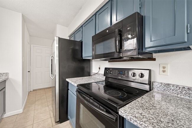 property at 7523 La Pl Dr