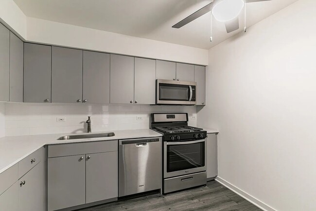 705 S Milwaukee Ave in Libertyville, IL - Building Photo - Building Photo