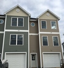 11 Parker Ln in Waterford, NY - Building Photo - Building Photo