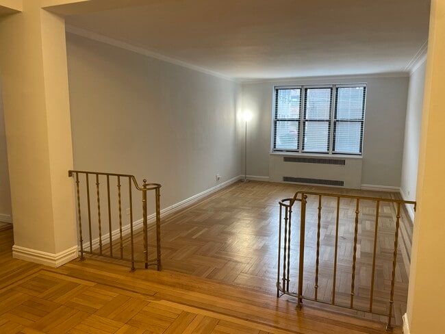 210 Martine Ave, Unit 1H