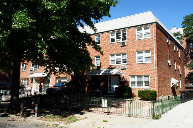 14711-14719 Barclay Ave in Flushing, NY - Building Photo - Building Photo