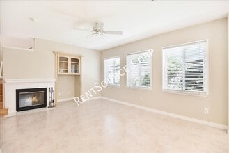 21575 Oak Dr in Santa Clarita, CA - Building Photo - Building Photo