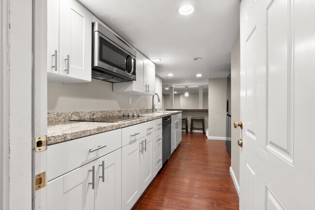 40 Avon St, Unit Ground in Wakefield, MA - Foto de edificio - Building Photo