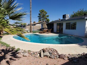 8020 E Monte Vista Rd in Scottsdale, AZ - Building Photo - Building Photo