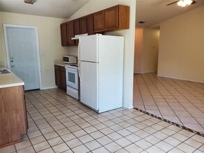 2210 N Celia Dr in Cedar Park, TX - Foto de edificio - Building Photo
