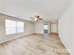 5835 Mosaic Pl in Indianapolis, IN - Building Photo - Building Photo