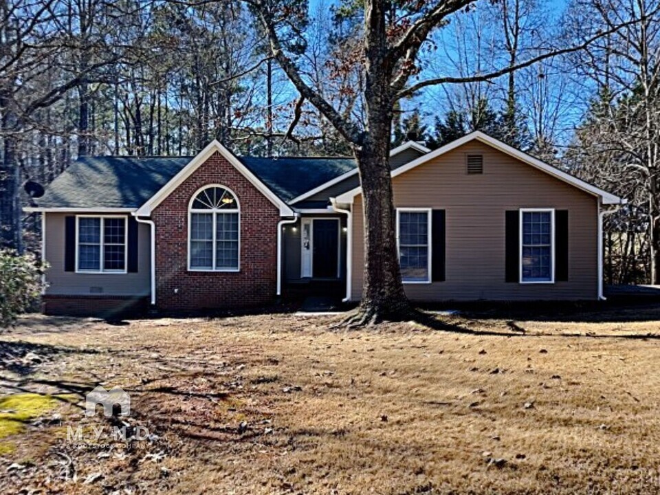 95 Carolyn Ct in Mcdonough, GA - Foto de edificio