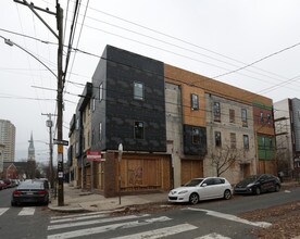 404 Queen St in Philadelphia, PA - Building Photo - Building Photo