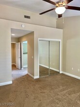 8524 Spyrun Dr in Las Vegas, NV - Building Photo - Building Photo