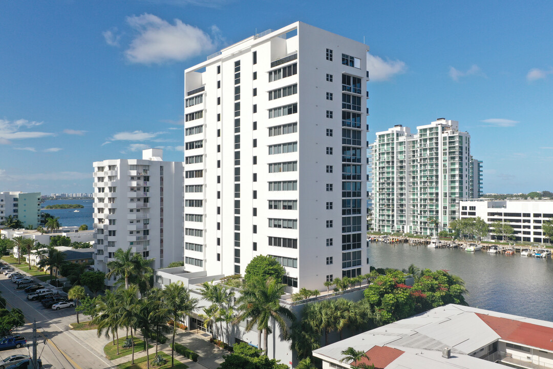 Blue Bay Tower in North Bay Village, FL - Building Photo