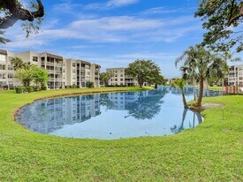 9330 Lagoon Pl, Unit 301 in Davie, FL - Building Photo