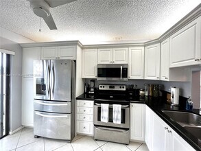 587 Banks Rd in Margate, FL - Building Photo - Building Photo