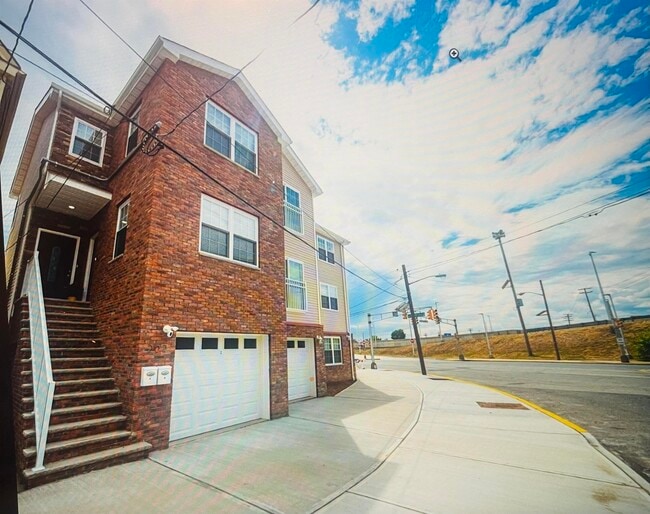 202 John F. Kennedy Blvd in Bayonne, NJ - Building Photo - Building Photo
