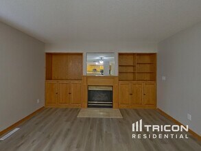 2570 Valley View Ave E in Maplewood, MN - Building Photo - Building Photo