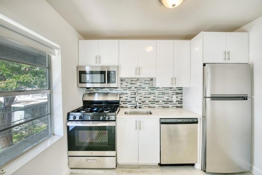 1605 E Broward Blvd, Unit 4 in Fort Lauderdale, FL - Building Photo