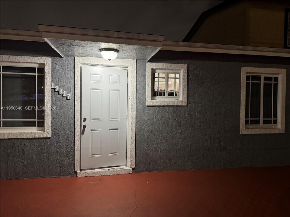 19317 NW 47th Ave in Miami Gardens, FL - Building Photo