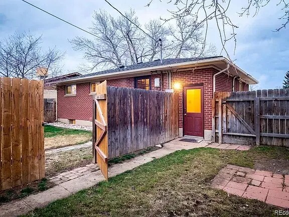 1815 S Bryant St, Unit Lower Unit in Denver, CO - Foto de edificio - Building Photo