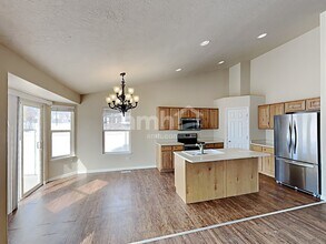 6503 W Scarlet Oak Dr in West Jordan, UT - Foto de edificio - Building Photo