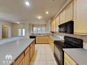 24823 White Creek in San Antonio, TX - Building Photo - Building Photo