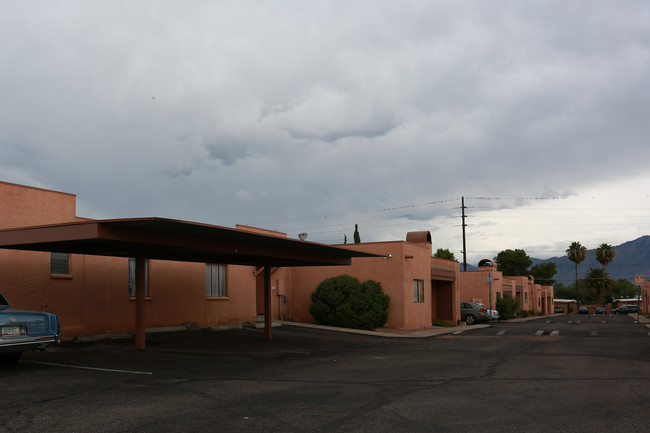 Bellevue Fairmount in Tucson, AZ - Building Photo - Building Photo