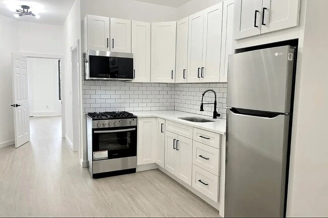 202 St Nicholas Ave in Brooklyn, NY - Foto de edificio - Building Photo